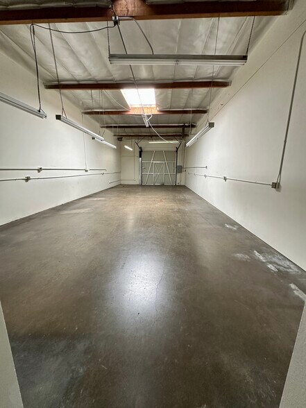3330-3350 W Harvard St, Santa Ana, CA à louer - Photo du bâtiment - Image 3 de 13