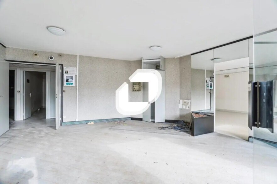 Office in Lognes for lease - Interior Photo - Image 2 of 6