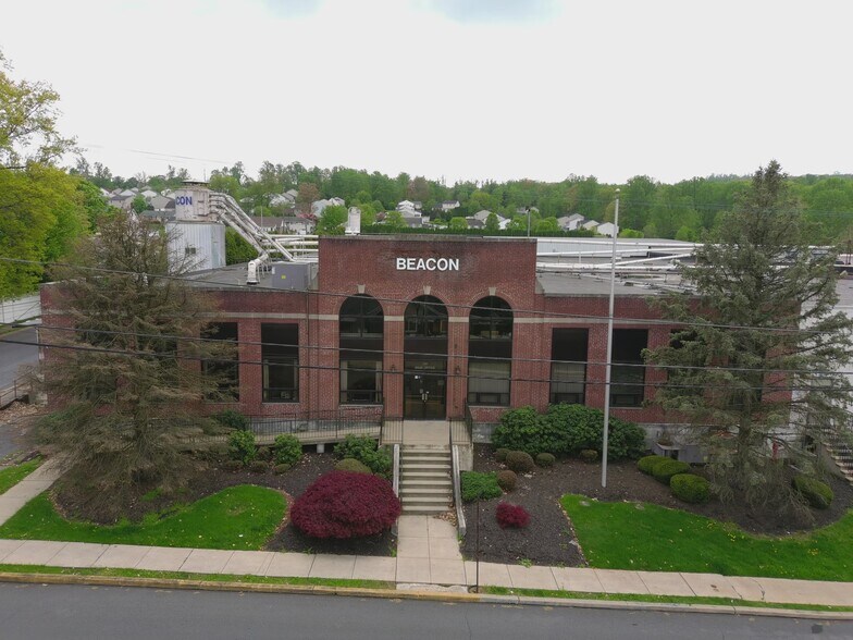 700 W 1st St, Birdsboro, PA à louer - Photo du bâtiment - Image 2 de 17