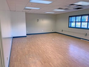 282 Corporate Dr, Portsmouth, NH for lease Interior Photo- Image 2 of 3