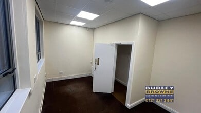 17 Reddicap Trading Estate, Sutton Coldfield à louer Photo intérieure- Image 2 de 5