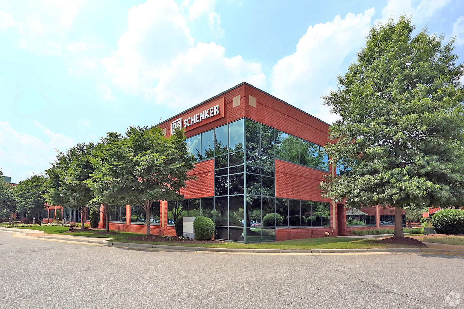 1305 Executive Blvd, Chesapeake, VA for lease Primary Photo- Image 1 of 15