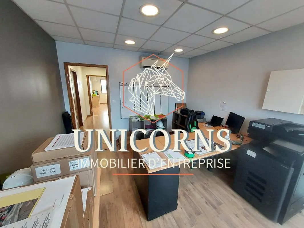 Office in Montrabé for lease Interior Photo- Image 1 of 8