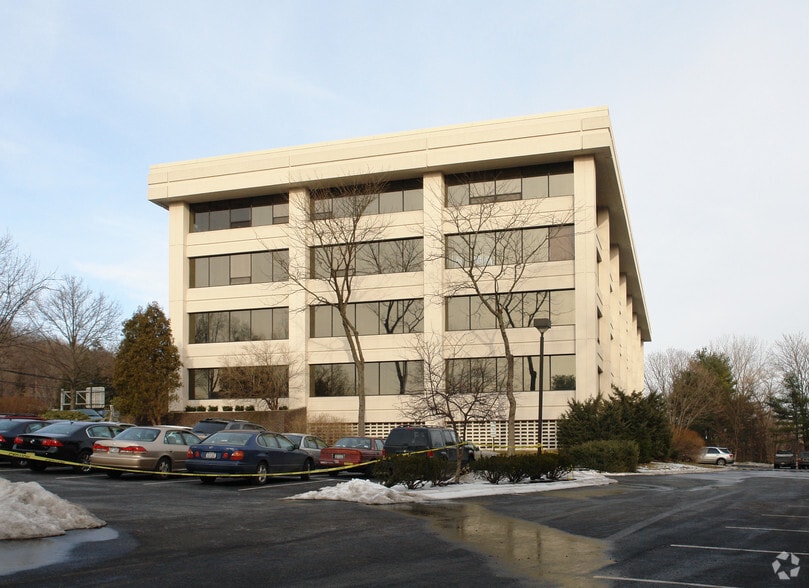 150 White Plains Rd, Tarrytown, NY for lease - Building Photo - Image 2 of 9