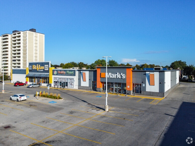 3434 Lawrence Ave E, Toronto, ON for lease - Primary Photo - Image 1 of 4