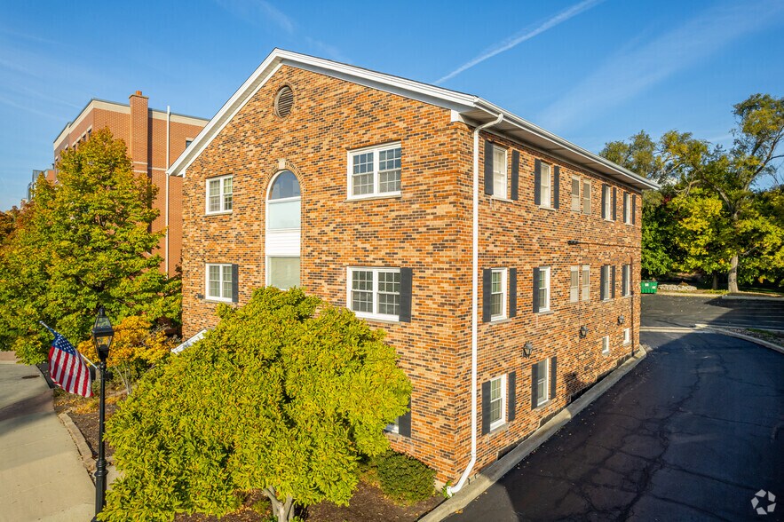 478 Pennsylvania Ave, Glen Ellyn, IL à louer - Photo principale - Image 1 de 7