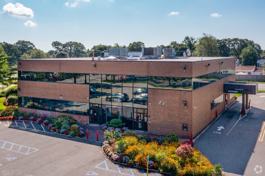 190 Motor Pky, Hauppauge, NY à louer - Photo du bâtiment - Image 2 de 4