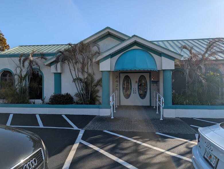 2425 Pineapple Ave, Melbourne, FL for lease - Primary Photo - Image 1 of 14