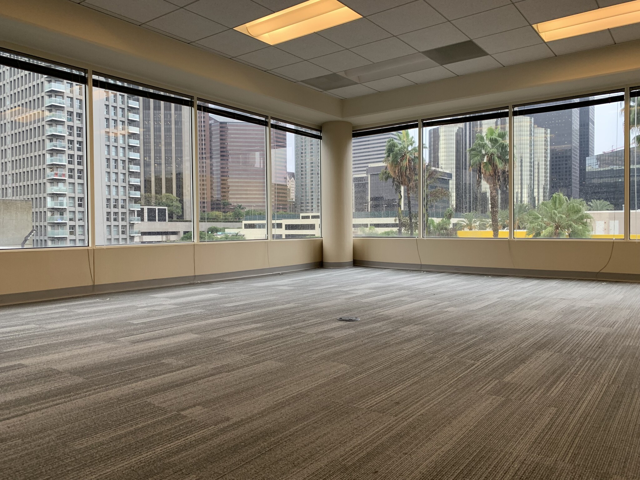 261 S Figueroa St, Los Angeles, CA for lease Interior Photo- Image 1 of 8