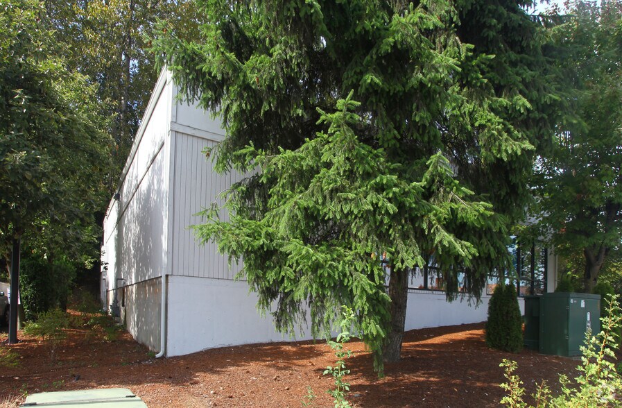 16425 Southcenter Pky, Tukwila, WA à vendre - Photo du bâtiment - Image 2 de 2