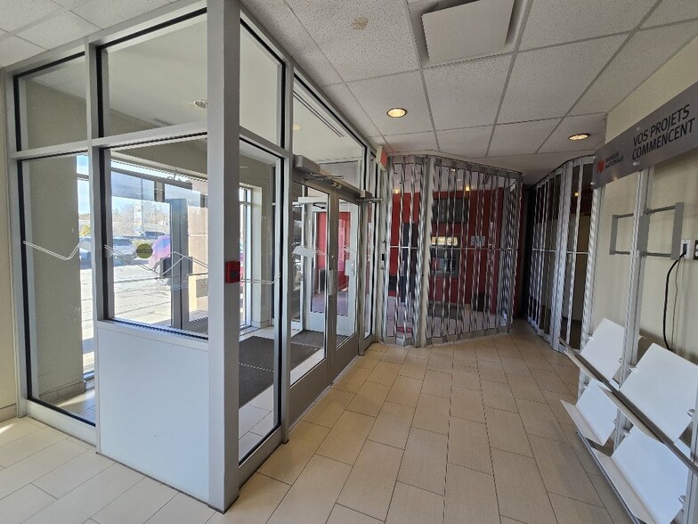 218-220 Boul Labelle, Rosemère, QC for lease - Building Photo - Image 2 of 10