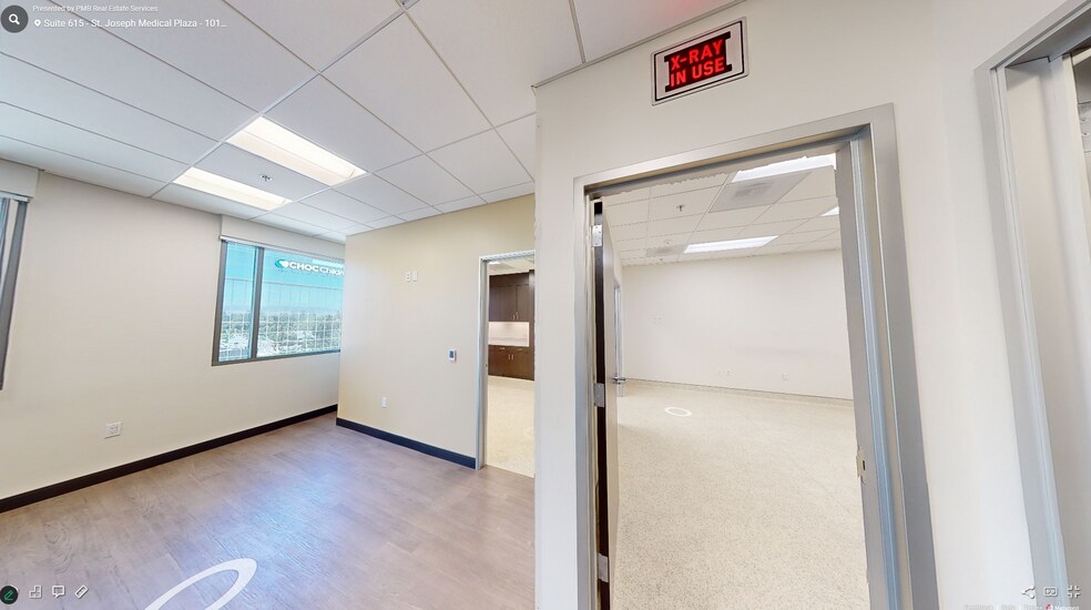 1010 W La Veta Ave, Orange, CA à louer - Photo du bâtiment - Image 3 de 5