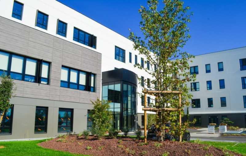 Office in Genas for lease - Building Photo - Image 1 of 13