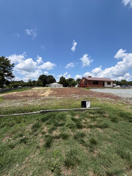 1318 National Hwy, Thomasville, NC à vendre - Photo du bâtiment - Image 2 de 3