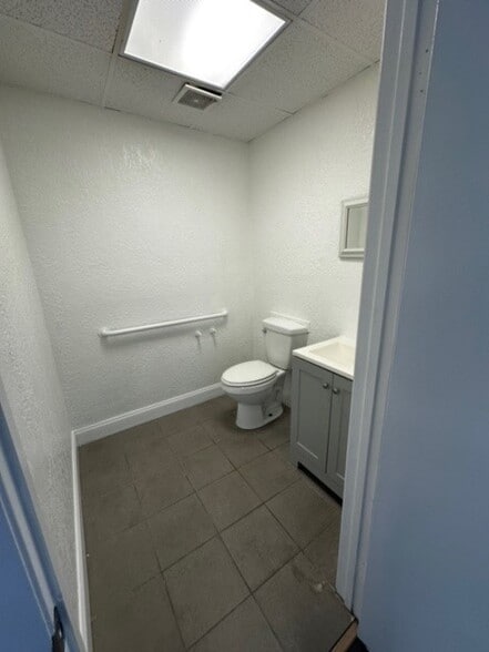 3000 High Ridge Rd, Boynton Beach, FL for lease - Interior Photo - Image 3 of 10