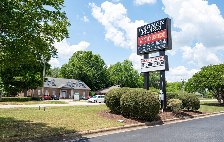 505-537 Plaza Cir, Garner, NC à louer - Photo du bâtiment - Image 3 de 19