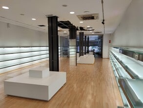 Retail in Barcelona, Barcelona for lease Interior Photo- Image 2 of 10