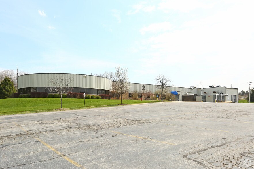 674 S Wagner Rd, Ann Arbor, MI à louer - Photo du bâtiment - Image 3 de 6