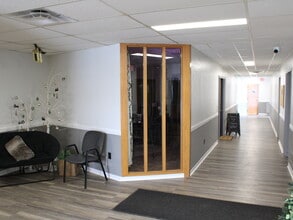 525 E Division St, Fond Du Lac, WI à vendre Photo intérieure- Image 2 de 13