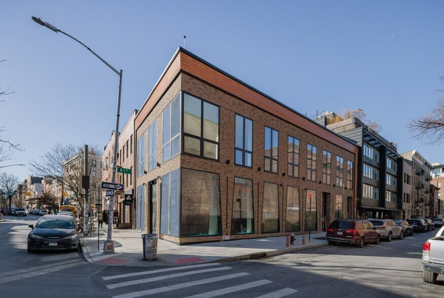 276 Bedford Ave, Brooklyn, NY for lease - Primary Photo - Image 1 of 4