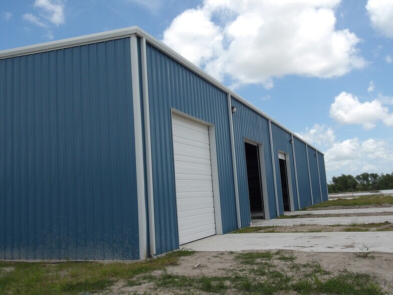 1745 Laguna Circle, Harlingen, TX à vendre - Photo du bâtiment - Image 3 de 18