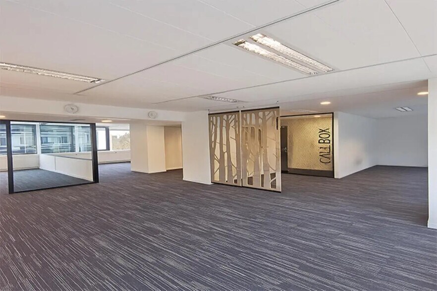 Office in Boulogne-Billancourt for lease - Interior Photo - Image 2 of 7