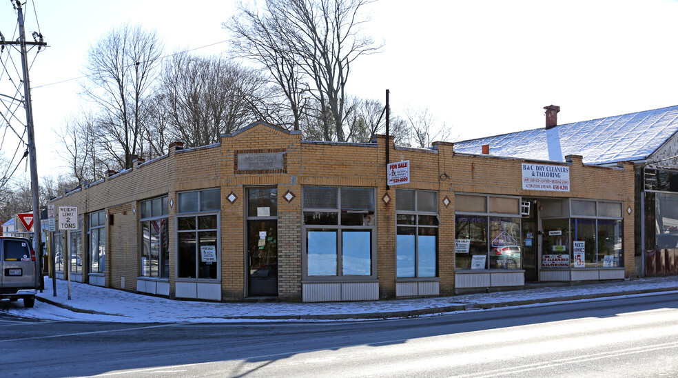 324-326 N Broadway, East Providence, RI à vendre - Photo principale - Image 1 de 1