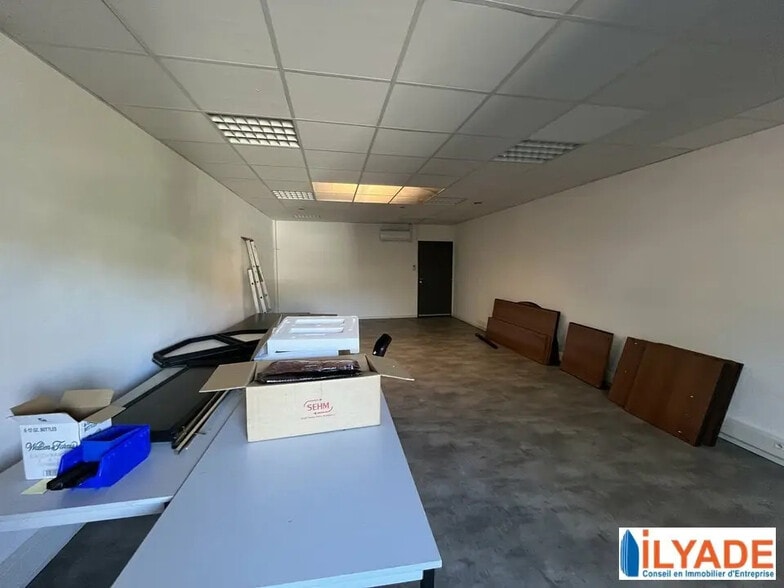 Zone Avon, Gardanne for lease - Interior Photo - Image 3 of 6
