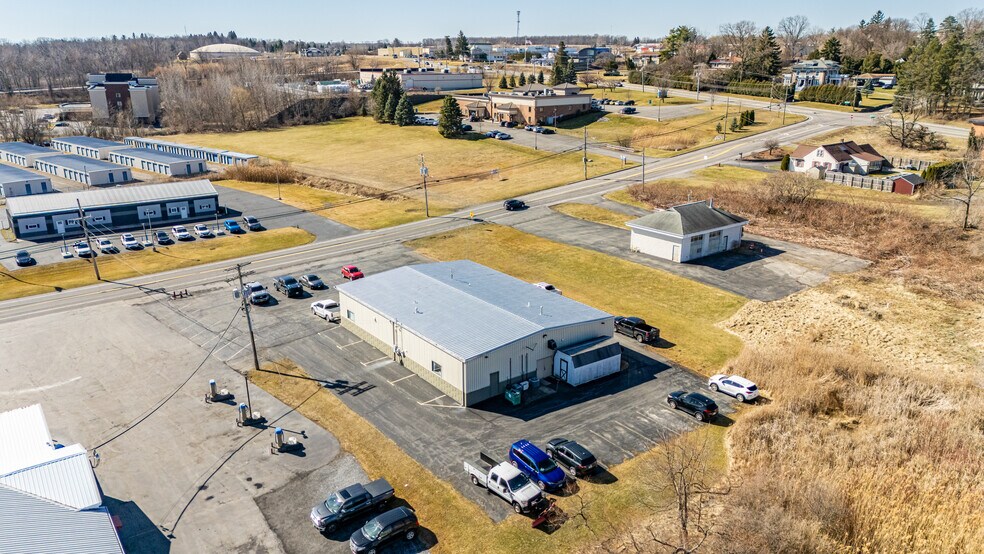 636 W Washington St, Geneva, NY à vendre - Photo du bâtiment - Image 2 de 33