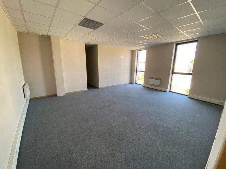 Bureau dans Nogent-le-Phaye à louer - Photo intérieure - Image 2 de 8