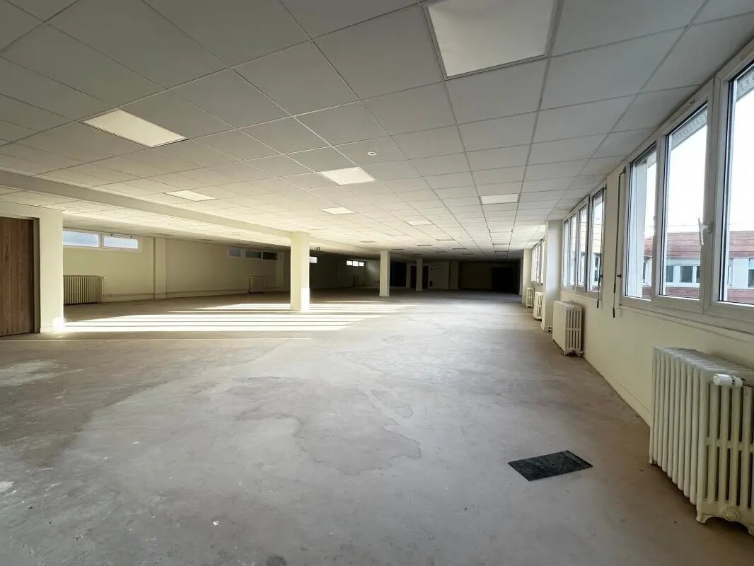 Office in Saint-Denis for lease Building Photo- Image 1 of 10