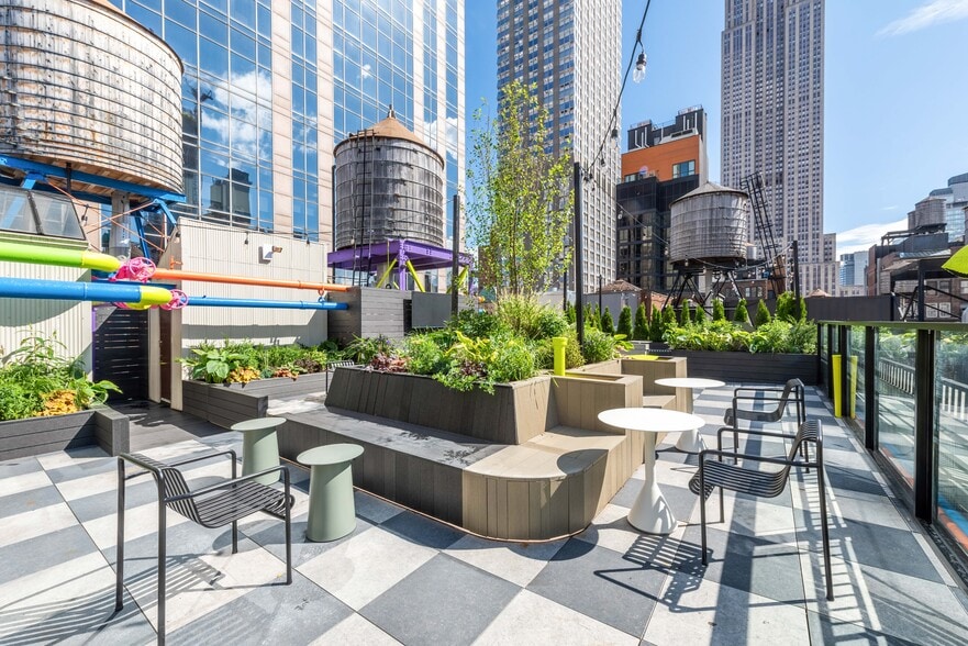 8 W 38th St, New York, NY for lease - Building Photo - Image 2 of 18