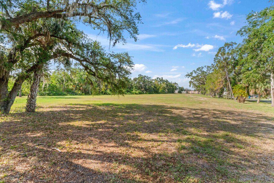 13025 Memorial Hwy, Tampa, FL à vendre - Photo du bâtiment - Image 2 de 33