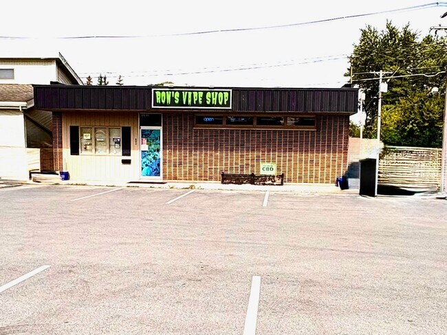Plus de détails pour 802 Lima St, Wapak, OH - Commerce de détail à vendre
