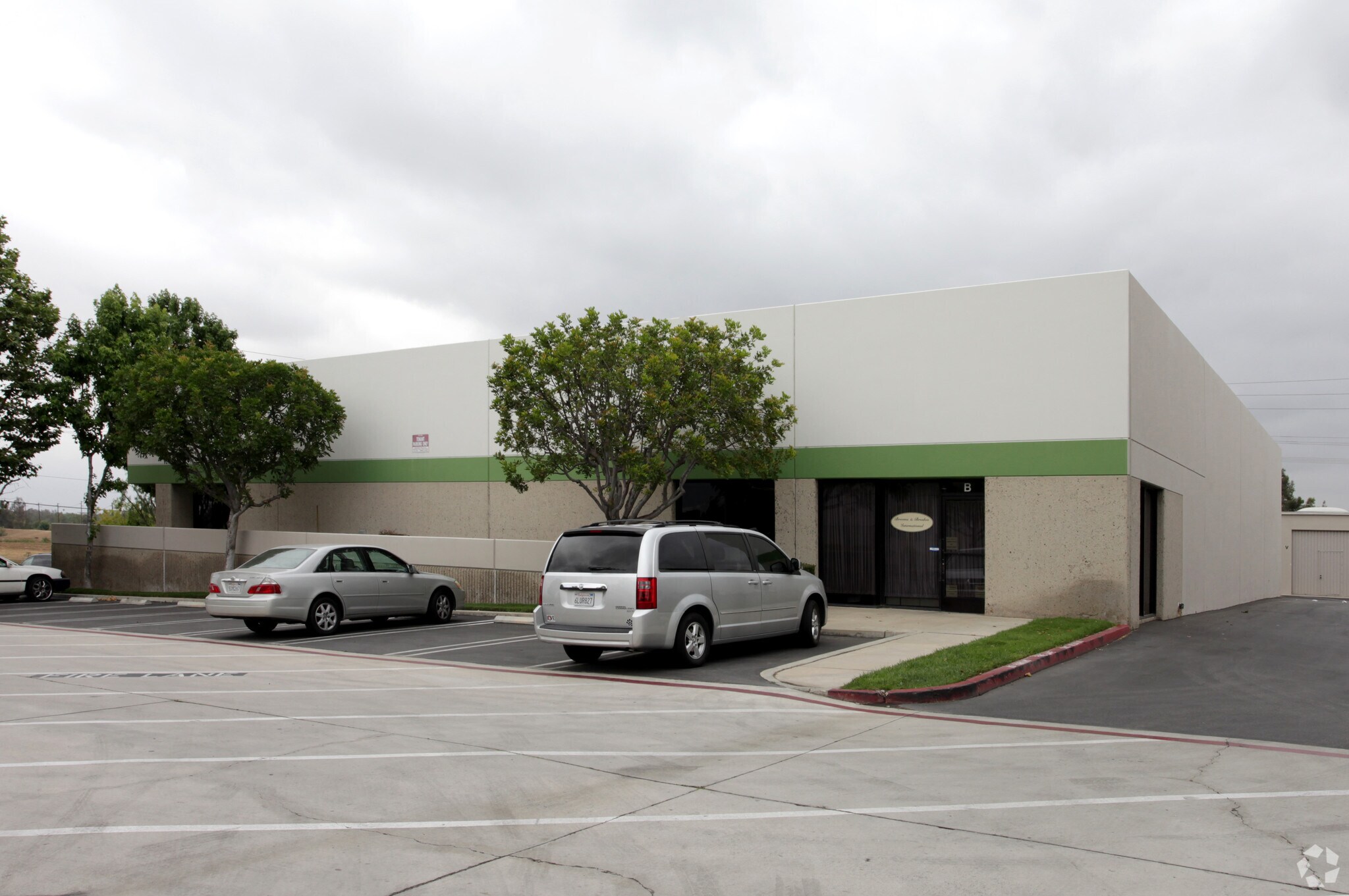 501-595 N Smith Ave, Corona, CA for lease Building Photo- Image 1 of 11