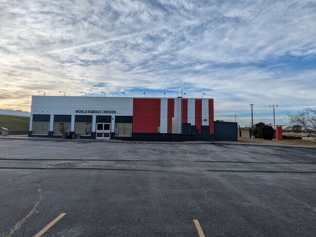 Plus de détails pour 8905 N Allen Rd, Peoria, IL - Commerce de détail à vendre