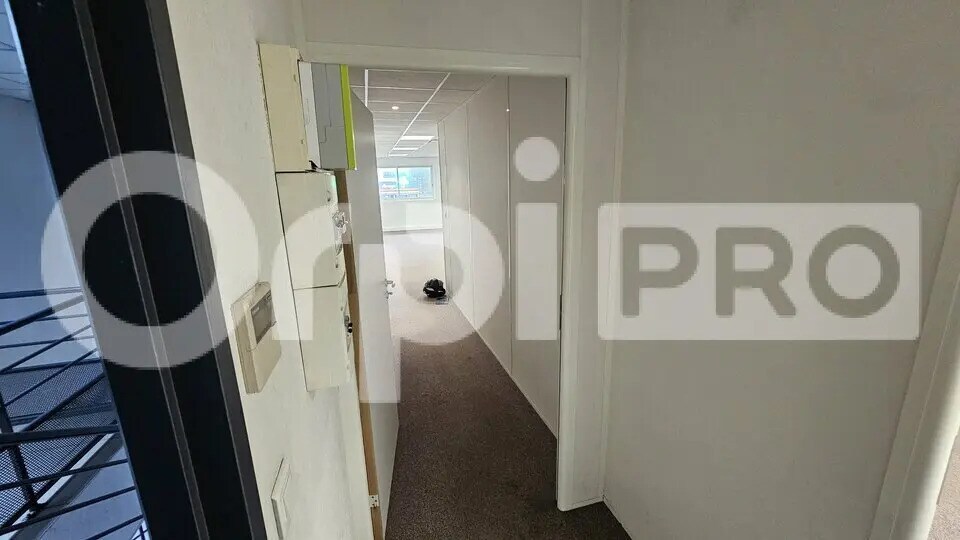 Office in Pessac for lease - Interior Photo - Image 3 of 5