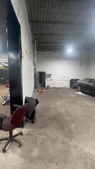 1624 N Kilbourn Ave, Chicago, IL for sale - Commercial Listing Video - Image 3 of 19