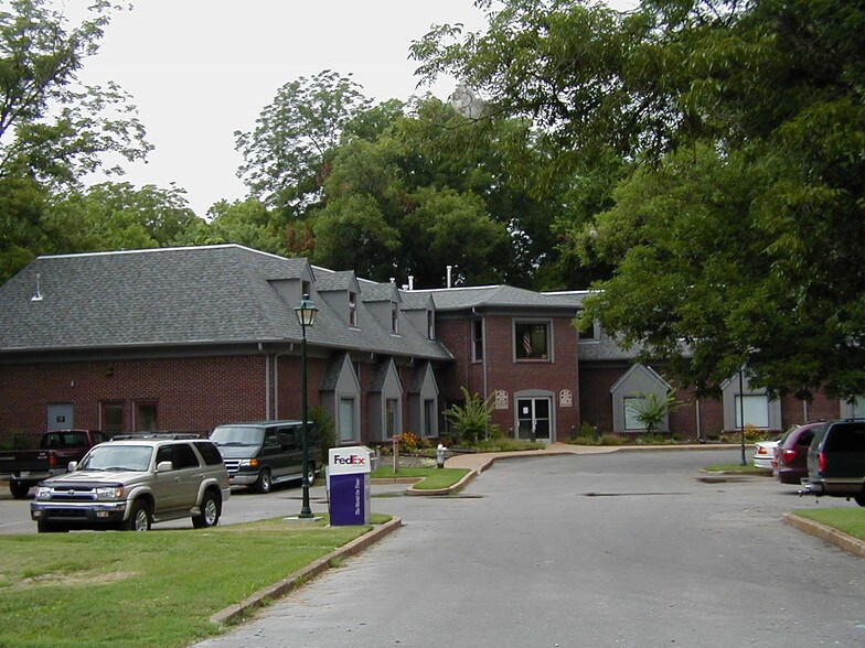 153 N Main St, Collierville, TN à louer - Photo du bâtiment - Image 1 de 4