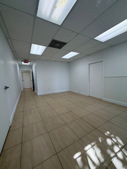 6950 Collins Ave, Miami Beach, FL for lease - Interior Photo - Image 3 of 3