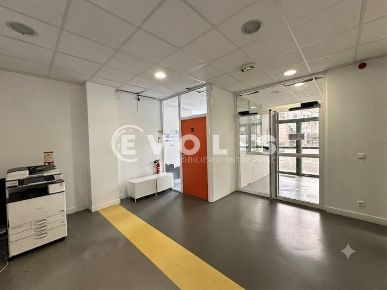 Bureau dans Bagneux à louer - Hall d’entrée - Image 2 de 24