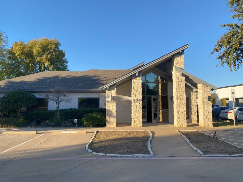 2221 Avenue J, Arlington, TX for lease - Building Photo - Image 1 of 11