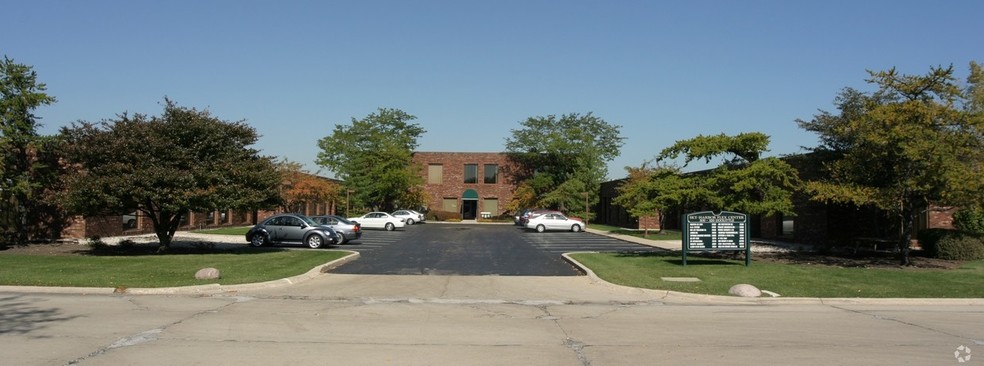 3150-3210 Doolittle Dr, Northbrook, IL for lease - Building Photo - Image 1 of 3