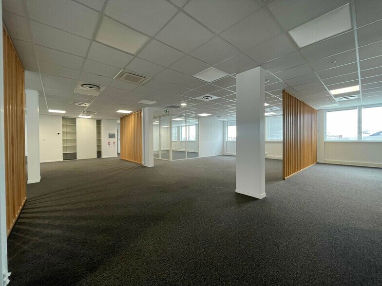 Office in Le Havre for lease - Interior Photo - Image 2 of 6