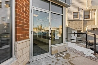 2 Brock St W, Uxbridge, ON à louer Photo du bâtiment- Image 2 de 22