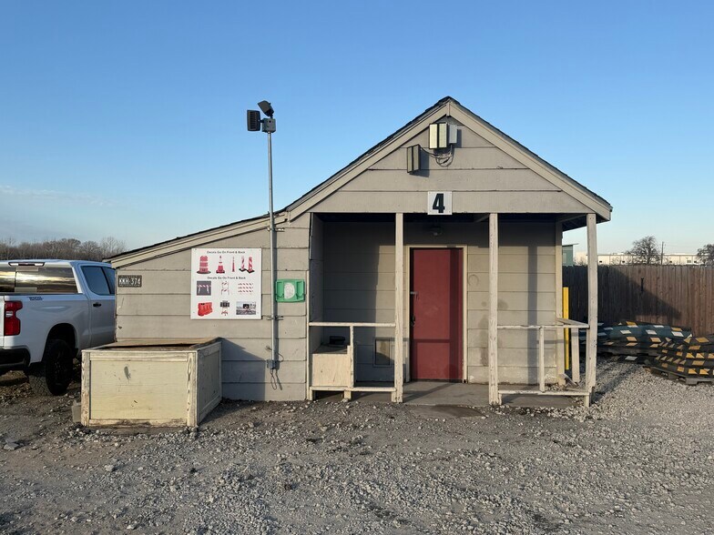 2162 S Airport Dr, McKinney, TX à louer - Photo du bâtiment - Image 3 de 12