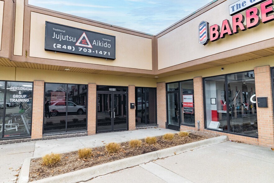 20095-20119 W 12 Mile Rd, Southfield, MI for lease - Building Photo - Image 3 of 12