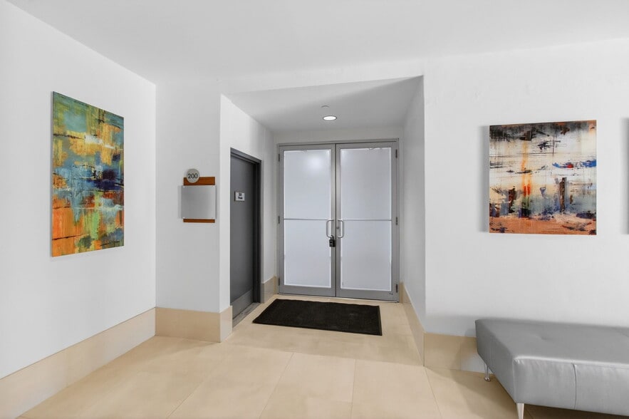 880 NW 13th St, Boca Raton, FL for lease - Building Photo - Image 2 of 9