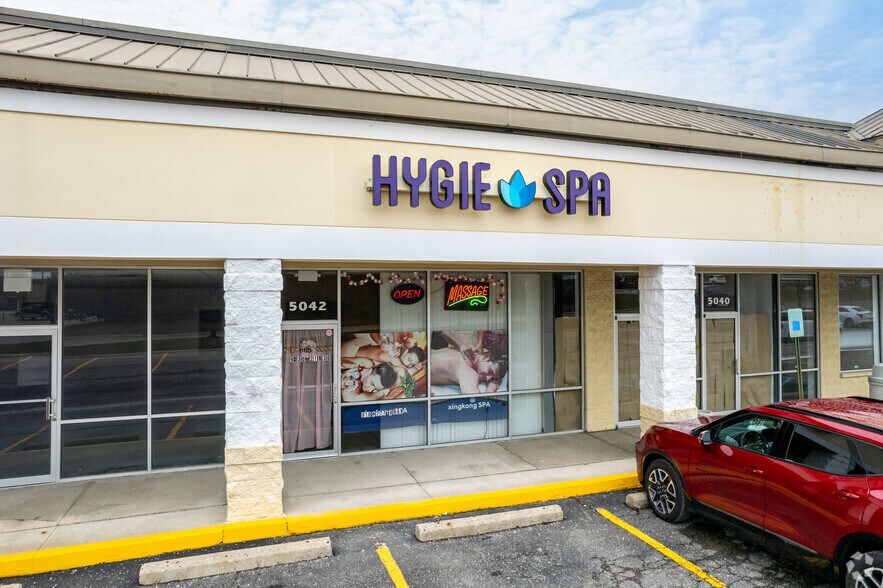 5072-5096 Corunna Rd, Flint, MI à louer - Photo du bâtiment - Image 3 de 17