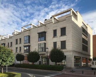 Plus de détails pour Multi-résidentiel à vendre